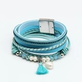 Bracciale multistrato in pelle con cristalli turchesi, perle e chiusura magnetica - Blu Lago