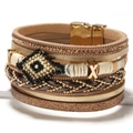 Pulsera envolvente multicapa bohemia con diamantes de imitación, cuentas y cierre magnético - Caqui