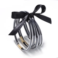 Set di cinque braccialetti in silicone trasparente con glitter neri e fiocco di seta - Nero