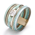Pulsera bohemia de cuero verde menta de varias capas con perla barroca y cierre magnético - Azul Claro
