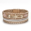 Mehrlagiges Wickelarmband aus Leder im Boho-Stil mit Seestern, Muscheln und Magnetverschluss - Khaki
