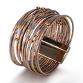 Mehrlagiges Lederarmband mit goldene Perlen und Magnetverschluss in Bronze-Finish - Braun