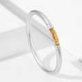 Pulsera minimalista de silicona PVC con amuleto de hexagrama dorado y cristales brillantes - Plateado
