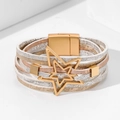 Mehrlagiges Boho Lederarmband mit goldenen Sternen und praktischem Magnetverschluss - Beige