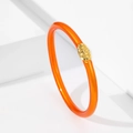 Pulsera de silicona naranja nacarada con detalle metálico dorado en relieve - Brazalete con Decoración Ovalada / Naranja