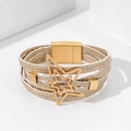 Mehrlagiges Boho-Lederarmband mit goldenem Sternanhänger und Magnetverschluss - Gold