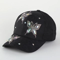 Gorra de béisbol negra para mujer con mariposa de diamantes e impresiones florales - Talla única / Negro