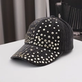Schwarze Samt Baseballkappe mit goldenen Nieten für Damen modische Outdoor Mütze - Schwarz