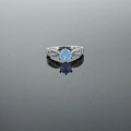 Anello regolabile in argento con opale blu oceano e accenti di zirconi cubici - US 4 / Anello Opale Blu