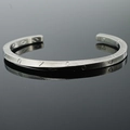 Brazalete Mobius vintage de acero de titanio con patrones geométricos grabados - Plateado