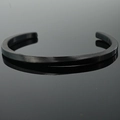 Minimalistische matzwarte Mobius cuff armband van titanium staal met reflectie - Zwart (5mm)