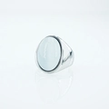 Anello da uomo in acciaio al titanio con pietra occhio di gatto blu su fondo a specchio - Taglia 7 / Bianco (Tono Argento)