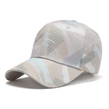 Modische Camouflage-Baseballkappe mit geometrischem Muster und gebogenem Schirm in Beige - Einheitsgröße / Khaki