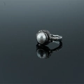 Vintage style ring featuring a large white pearl and textured silver band with mirror reflection - US 6 / White Pearl Silver Ring