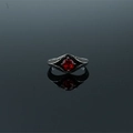 Bague vintage en acier inoxydable avec une grande pierre rouge en finition argent - US 7 / Style Rubis