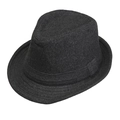 Detailansicht eines dunkelgrauen Fedora-Filzhutes mit passendem Hutband und hochgebogener Krempe - Einheitsgröße / Grau