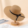 Chapeau de soleil en paille pour femme avec ruban noir sur support en bois - 55-59cm / Kaki