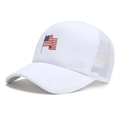 Witte truckerpet met Amerikaanse vlag borduursel en ademend mesh voor heren en dames - Wit