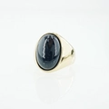 Anello in titanio dorato lucido con una grande gemma nera ovale per uomo e donna - Taglia 7 / Nero (Tono Oro)