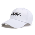 Berretto da baseball hip-hop bianco da uomo con ricamo astratto nero e rosso regolabile - L / Bianco