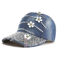 Berretto da baseball in denim per donna con strass lucidi e fiori bianchi decorativi - L (58-60cm) / Denim Medio