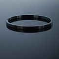 Bracelet jonc noir en acier inoxydable massif avec une finition en métal brossé - Style Givré 4mm Femmes / Noir