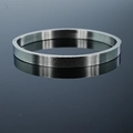 Bracelet jonc plat en acier inoxydable argenté brossé avec un design minimaliste à charnière - Style Givré 6mm Femmes / Argent