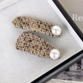 Dettaglio della trama in tessuto tweed marrone e perla bianca su eleganti fermagli - Set Caffè Chiaro (2 Pezzi)