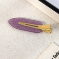 Detailansicht der lila Glitzer-Haarspange mit hochwertiger goldener Metallbasis - Lavendel