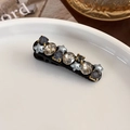 Détail de strass en forme d'étoile et cristaux champagne sur une barrette noire élégante - Noir (25060D)