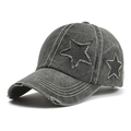 Detalle de los parches de estrellas desgastados y costuras en contraste en gorra de algodón - Talla única / Negro