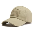 Dettaglio del berretto da baseball kaki con ricamo della bandiera e bordi logori retrò - Taglia unica / Beige
