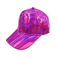 Vue détaillée de la casquette en cuir verni rose holographique au fini miroir brillant - Rose rouge