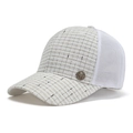 Berretto da baseball in tweed e mesh con logo V in strass e ampia visiera parasole - Bianco