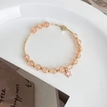 Detail von Rosa Erdbeer-Kristall-Perlenarmband mit goldenen Stern- und Herzanhängern - Orange