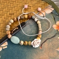 Set di bracciali con perle di pietra vintage con rosa rosa intagliata e cordino regolabile - Stile Perline Fiore di Rosa