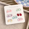 Set di sette paia di orecchini a lobo in resina colorata etichettati da lunedì a domenica - Stile Geometrico (23776C)