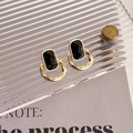 Vintage-Ohrstecker aus Gold mit schwarzem Edelstein und luxuriösem geometrischem Design - Schwarzer Rechteckiger Edelstein Wellenförmiger Kreis / Schwarz & Gold