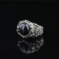 Bague gothique chauve-souris avec gemme noire et gravures argentées sophistiquées - US 7 / Style Pierre Noire