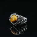 Bague vintage chauve-souris en argent avec pierre oeil de tigre sur miroir noir - US 7 / Style Oeil de Tigre