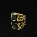 Vintage gold Masonic ring with square black onyx stone and engraved side detailing - US 7 / Gold