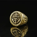Anello da uomo vintage dorato con rilievo ad ancora nautica e bordo con trama intrecciata - US 7 / Oro