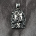Hiphop Jezus hanger in zilver met zwarte diamanten op donkergrijze zijden stof - Zilverkleur Zwarte Zirkonia Alleen Hanger (Zonder Ketting)