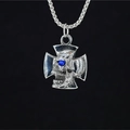 Pendentif croix tête de mort punk gothique avec strass bleu et fini vintage - Pendentif + Chaîne Assortie