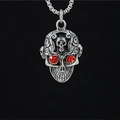 Collier crâne gothique rétro en acier argenté avec yeux en strass rouges pour hommes - Yeux Rouge Acier (Pendentif Et Chaîne)