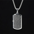 Collier pour hommes en acier titane avec pendentif martelé et cinq diamants sertis - Style C / Chaîne Incluse