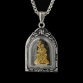 Retro Titanstahl Anhänger mit goldenem Buddha Gottheit an einer silbernen Boxkette - Acala (Hahn) / Anhänger Und Kette