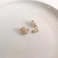 Minimalistische gouden oorclip-omzetter voor oren zonder gaatjes met siliconen kussens - Goud Driehoek Kraal Clip