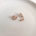 Minimalistische roségouden clip-on oorbellen met zachte siliconen kussentjes voor zonder gaatjes - Roségoud Driehoek Kraal Clip