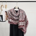 Écharpe longue en soie imprimé cachemire vintage pour un style élégant automne-hiver - Rose Lotus